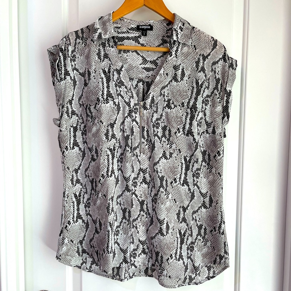 Express Top and coach white purse